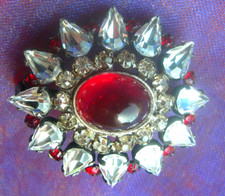 vtg Broche Pavage Strass ronds et gouttes d'eau + cabochon pâte de verre rouge