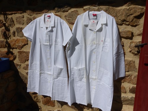 Deux blouses blanches - deux,