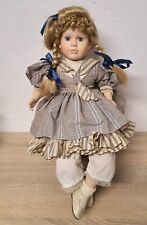 Poupée d'artiste poupée en