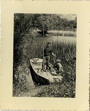 PHOTO ANCIENNE - VINTAGE SNAPSHOT - PÊCHE PÊCHEUR BARQUE ÉTANG - FISHING 