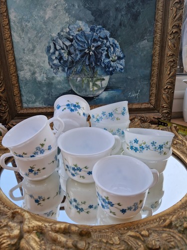 Lot tasses dont une - de,