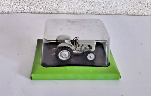 Tracteur hachette - 1/43,