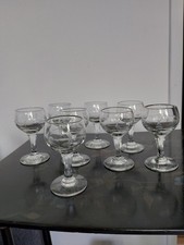 8 verres à pied à liqueur en verre vers 1950
