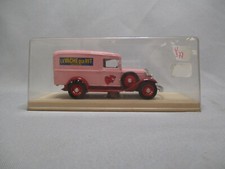 W977 ELIGOR FORD V8 VACHE QUI