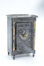 Ancienne tirelire de forme