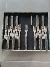 12 fourchettes à dessert