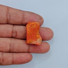 Pierre précieuse brute corail