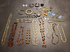 Lot de bijoux Anciens- Vintage Et Fantaisie .