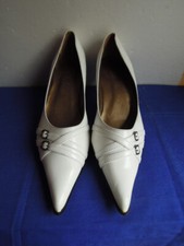 Escarpins cuir  38 Blancs neufs mais Vintage
