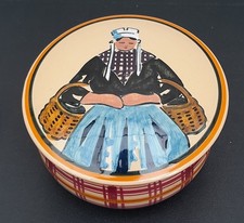 Jim Eugène SEVELLEC à Quimper Henriot 145 vers 1930 Bonbonnière Bretonne paniers