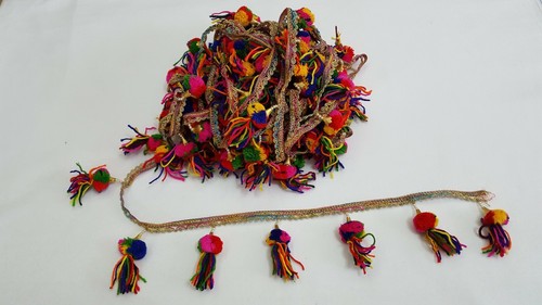 Beau pompon bonne taille - , et
