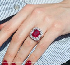 Bague de fiançailles halo