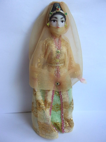 Ancienne poupee folklorique - poupee,