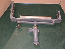 Niveau de géomètre avec visée et réglages