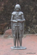 FIGURINE PUBLICITAIRE PERSONNAGES DE L' HISTOIRE DE FRANCE / GENDARME MOYEN-AGE