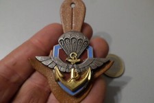 broche insigne militaire 7 RPG