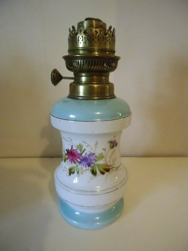 Ancienne lampe pétrole en - ancienne, à