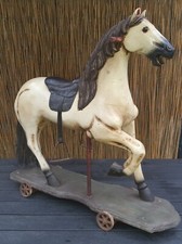 Ancien Cheval en bois. Idée