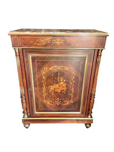 Ancien meuble incrusté - , avec