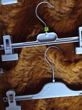 Petits CINTRES PLASTIQUE GRIS  POUR PANTALON  OU JUPE 12 PCS