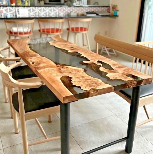 Table époxy transparente avec