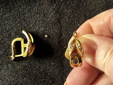 TRÈS JOLIES BOUCLES ANCIENNES DORMEUSES PLAQUE OR ET ZIRCONS 