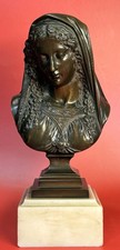 Buste en bronze signé