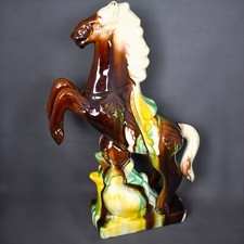 Statue Cheval Cabré en