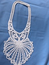 plastron collier en dentelle