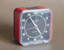 Ruhla Quartz; Réveil analogique à Quartz. Boîtier en plastique rouge. DDR Wecker