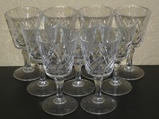 Joli lot de 9 verres à digestif en CRISTAL D'ARQUES modèle Saumur