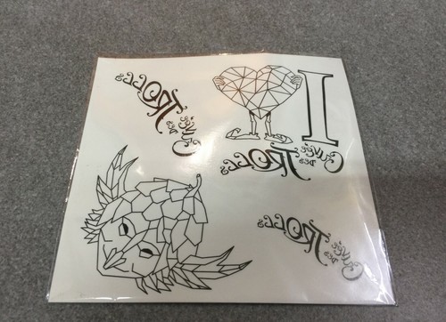 Feuille avec tattoo tatouage - avec,