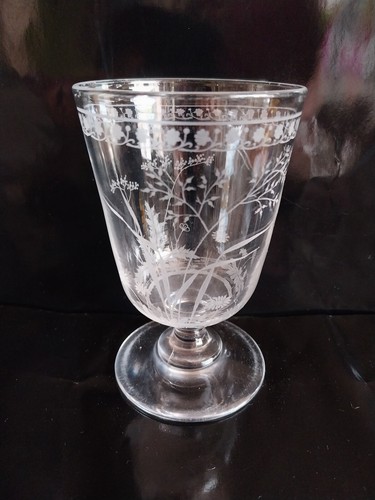 Verre ancien sur piédouche - ancien, en