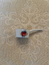 Petite casserole miniature en porcelaine du restaurant Lasserre Paris