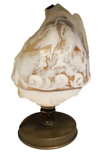 Lampe sculptée dans - , un