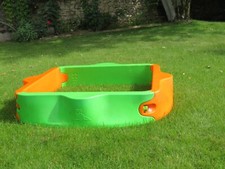 Bac à sable enfant pour creuser et faire des gâteaux de sable jeu en extérieur