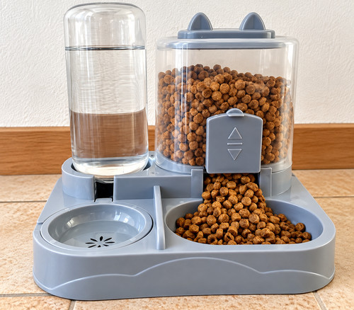 Distributeur croquettes eau - croquettes,