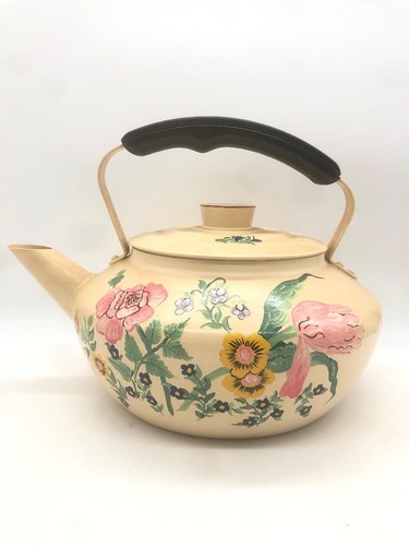 Théière ancienne décorative