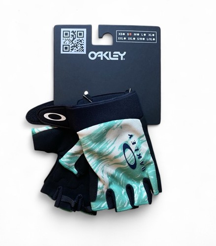 Nwt oakley factory - oakley,