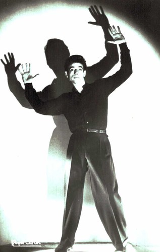 Yves montand carte postale - **,