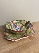 Barbotine Egouttoir à Fruits Et Son Assiette Motifs Feuilles De Vigne Et Raisin