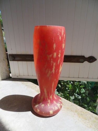 Vase dans goût delatte - le, de