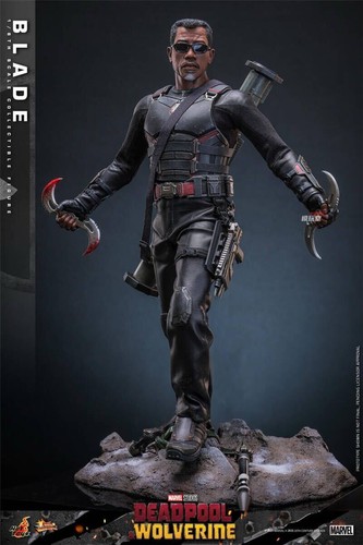Hot toys deadpool - &, wolverine