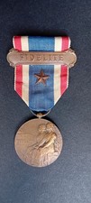 Médaille de la Fidélité Française. Barrette et étoile sur le ruban. Jolie pièce.