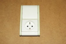 Legrand SAGANE Anis, Double plaque Verticale 82021, Prise 2P+T Inter vat  vient