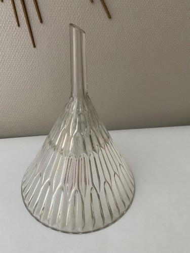 énorme entonnoir verre - entonnoir, en