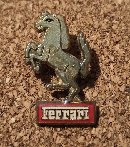 Pin ferrari cheval - pin's,