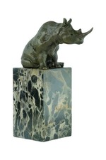 Sculpture de rhinocéros en