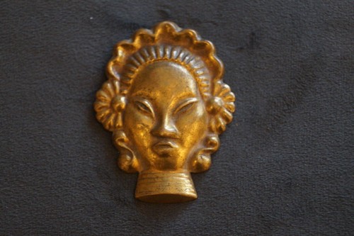 Très belle broche -  très,