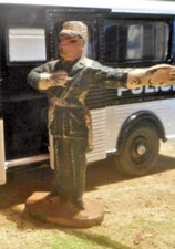 1/43 STARLUX  MÉTAL  AGENT DE POLICE BON ETAT D'USAGE